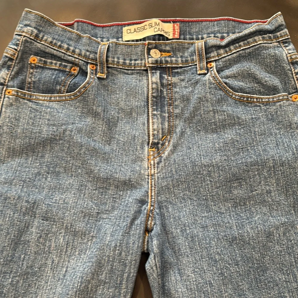 Levi’s Classic Slim Capris - Picture 2 of 4